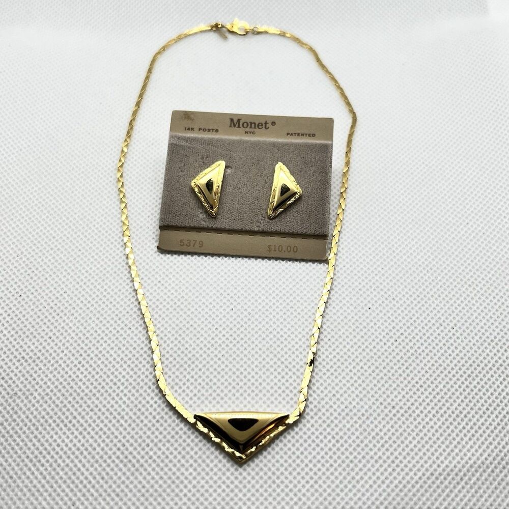 NIB Vintage Signed Monet Necklace/Pierced Earrings Set Triangle Shape-Gold Toned